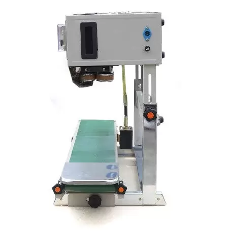 Máquina de sellado automática continua que se utiliza en una línea de embalaje