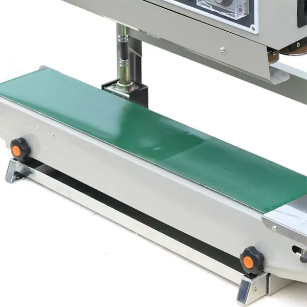 Máquina de sellado automática continua que se utiliza en una línea de embalaje