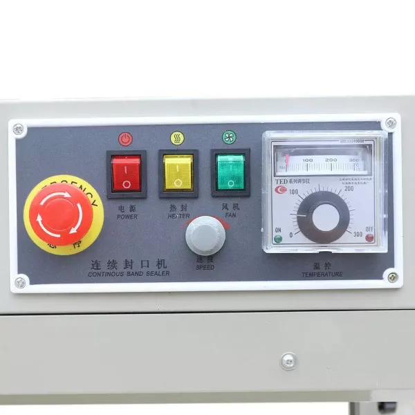 Máquina de sellado automática continua que se utiliza en una línea de embalaje