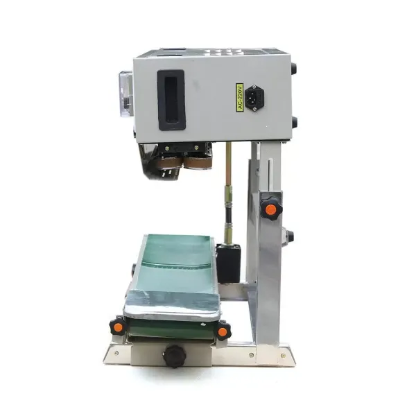 Máquina de sellado automática continua que se utiliza en una línea de embalaje Máquina de sellado automática continua que se utiliza en una línea de embalaje