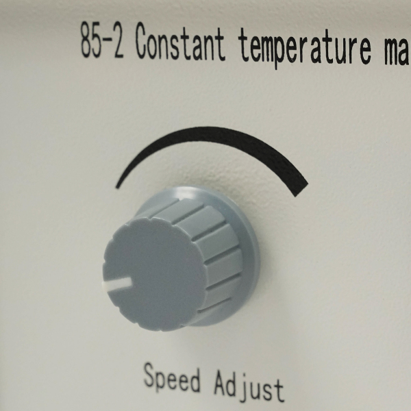 Agitador magnético con motor de alta calidad, control de temperatura(0-99℃) y control de velocidad sin pasos(0-2000rpm)