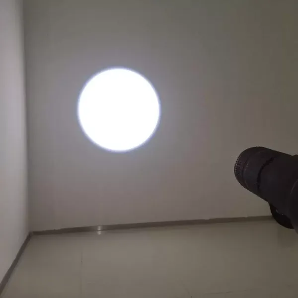 Foco LED de 15 W, 5500 K, luz de efecto, iluminación de escenario, 15 W, 4 orificios Foco LED de 15 W, 5500 K, luz de efecto, iluminación de escenario, 15 W, 4 orificios