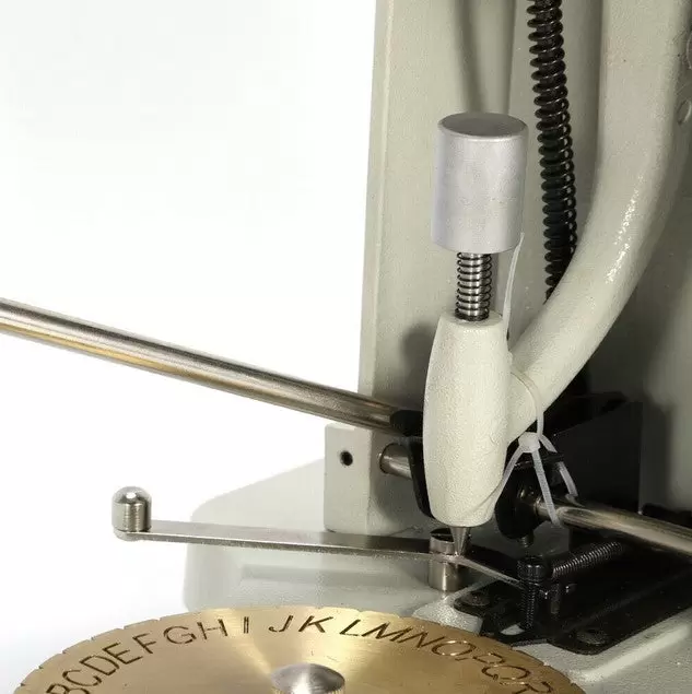 Grabado en el interior de la máquina de grabado de joyas, esfera de doble cara