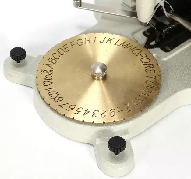 Grabado en el interior de la máquina de grabado de joyas, esfera de doble cara