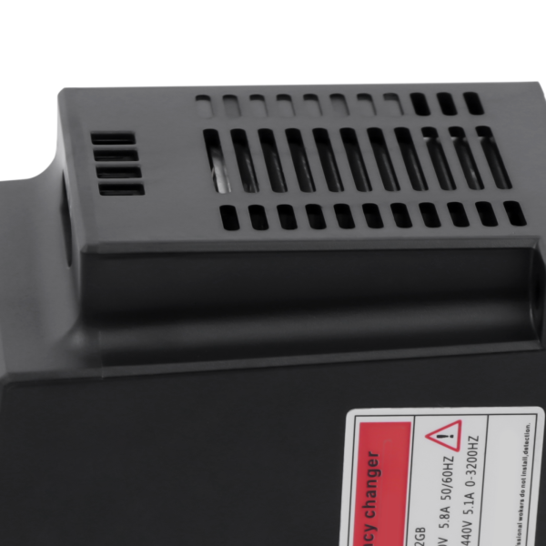 Convertidor de frecuencia Mini VFD 380V monofásico/trifásico AC para motores trifásicos 2,2 kW Convertidor de frecuencia Mini VFD 380V monofásico/trifásico AC para motores trifásicos 2,2 kW